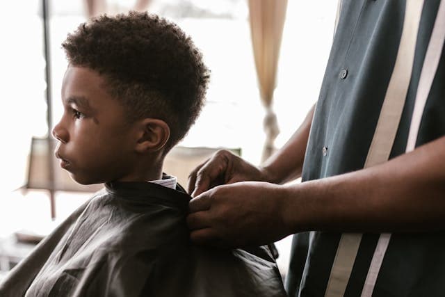 What Are the First Signs of Head Lice? cover